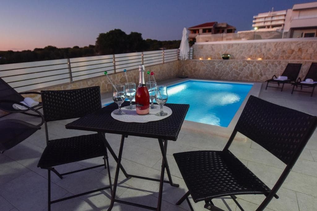 Funtastic C 6 Lejlighed med privat pool