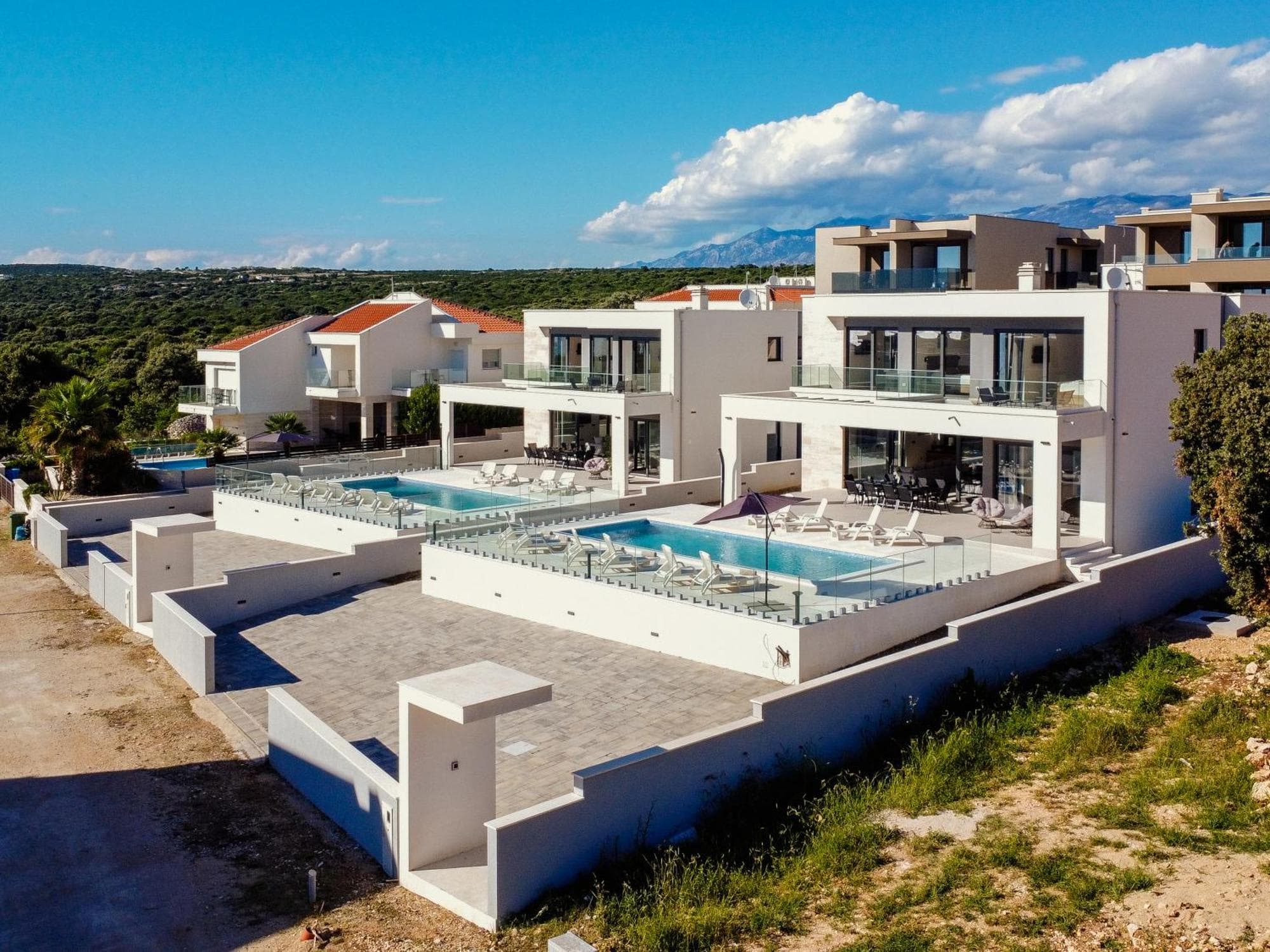 Lej villa i Novalja: Eksklusive feriehuse med privat pool ved Zrće Beach